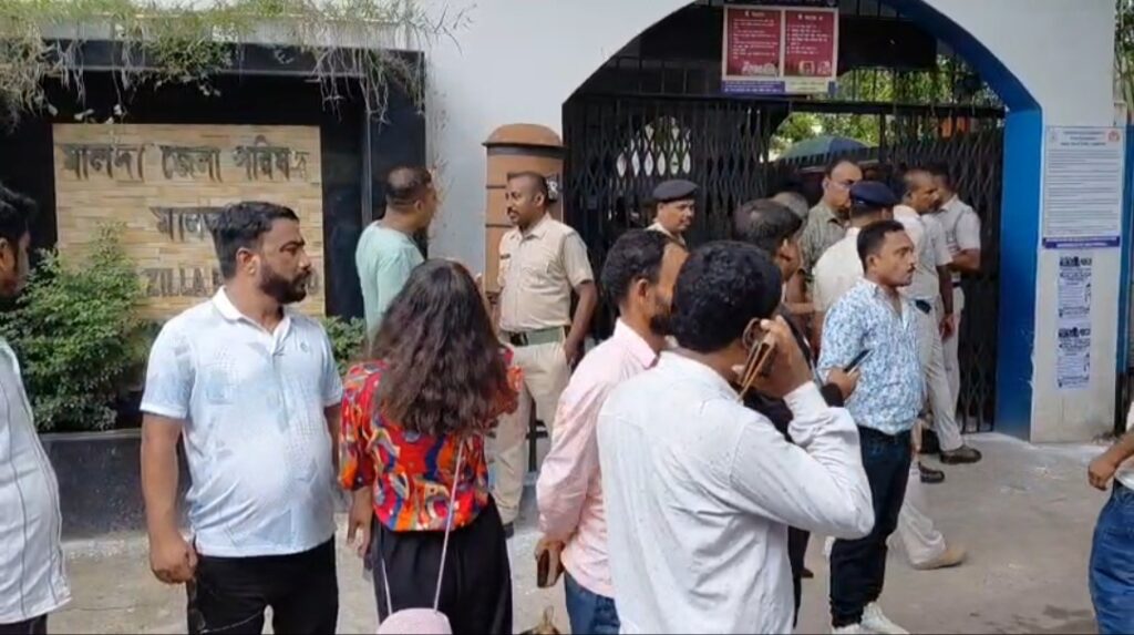মালদহ জেলা পরিষদে বদলের হাওয়া, ২৪ সদস্যের সমর্থনে অনাস্থা—নতুন সভাধিপতি নাকি প্রশাসক?