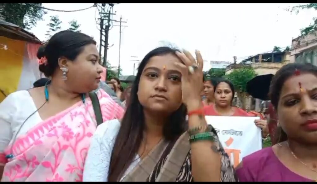মন্দিরে পুজো দিয়ে বিজেপির মহিলা মোর্চার পদযাত্রা, অন্নপূর্ণার টাকা নিয়ে মুখ খুললেন তানিয়া।