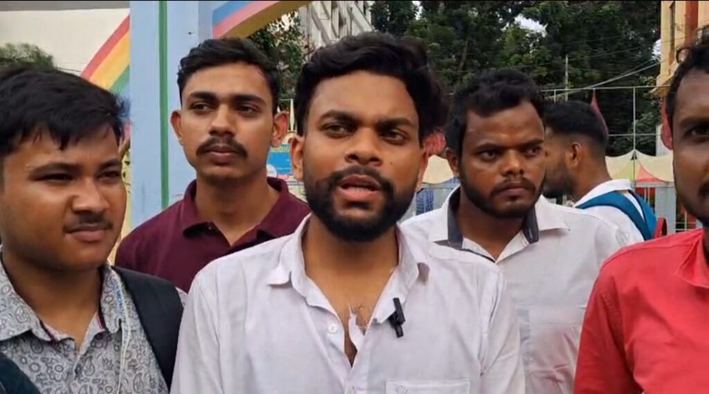 কলেজ ক্যাম্পাসে বহিরাগতদের প্রবেশ কীভাবে? SFI-ABVP সংঘর্ষের পর নিরাপত্তা নিয়ে প্রশ্ন।