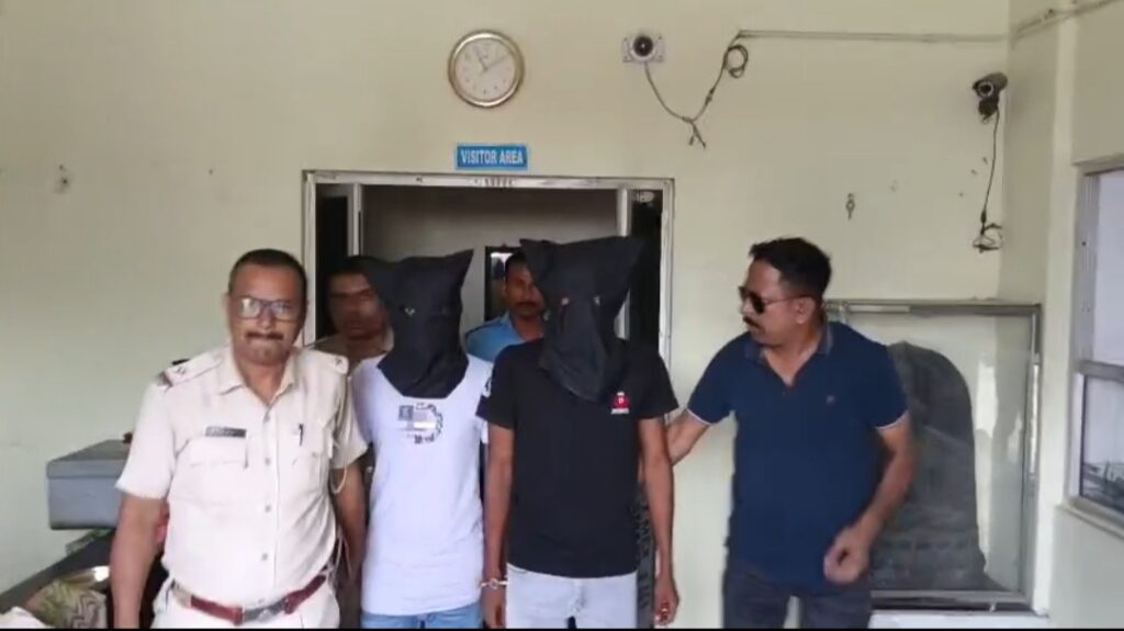চারচাকা গাড়িতে করে মাদক পাচারের অভিযোগ, মালদায় ২ যুবক গ্রেফতার।