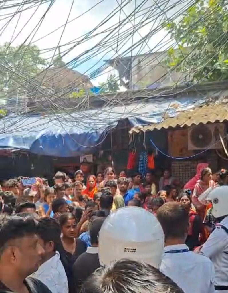 নির্মাণ ভাঙার প্রক্রিয়ায় আপাতত স্থগিতাদেশ, রাসবিহারীতে স্বস্তির হাওয়া।