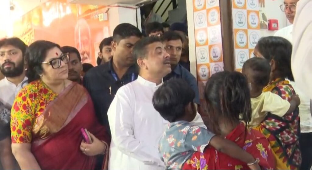 মেয়ে ও দুই নাতনিকে সঙ্গে নিয়ে মুখ্যমন্ত্রীর দরবারে সীতা, মিলল মাথা গোঁজার আশ্বাস।