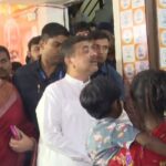 মেয়ে ও দুই নাতনিকে সঙ্গে নিয়ে মুখ্যমন্ত্রীর দরবারে সীতা, মিলল মাথা গোঁজার আশ্বাস।