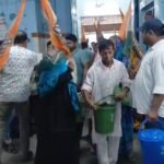 বেতন না পেয়ে সাফাই কর্মীদের কর্মবিরতি, এক সপ্তাহ ধরে আবর্জনায় জেরবার মেদিনীপুর শহর।