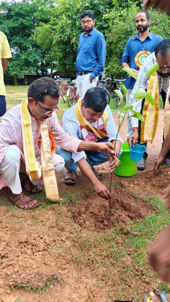 ছাত্রছাত্রীদের নিয়ে সাংস্কৃতিক অনুষ্ঠান ও বৃক্ষরোপণ, পিংবনী বিদ্যালয়ে দিনভর কর্মসূচি।