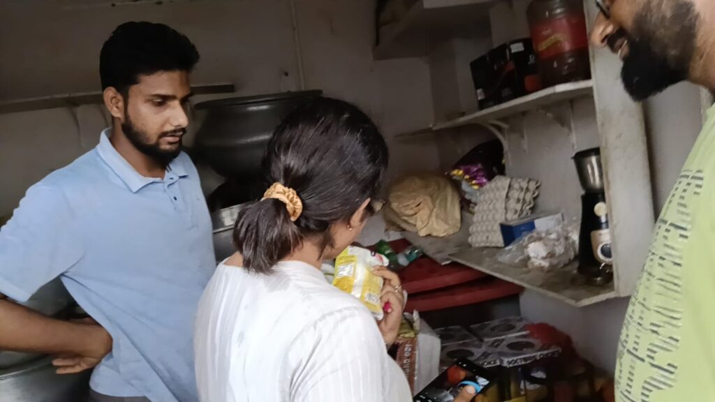 মেয়াদ উত্তীর্ণের মুখে ঠান্ডা পানীয় নষ্টের নির্দেশ, কালনায় খাদ্য দপ্তরের বিশেষ অভিযান।
