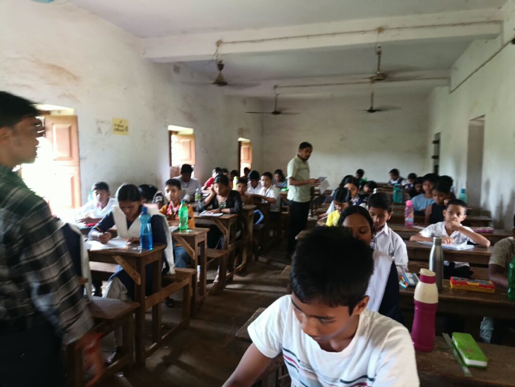 পড়াশোনায় আগ্রহ বাড়াতে মেধা অন্বেষণ পরীক্ষা, চন্দ্রকোনারোডে একাধিক স্কুলের পড়ুয়াদের অংশগ্রহণ।