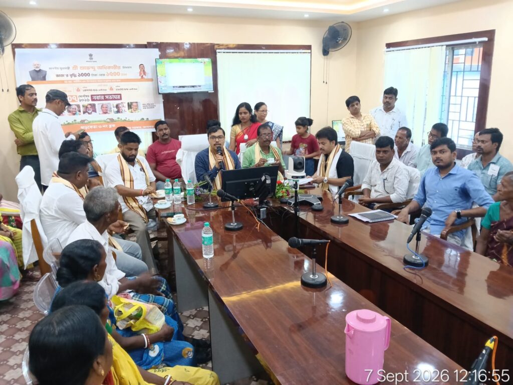 বৃদ্ধ ও বিশেষভাবে সক্ষমদের ভাতা ১০০০ থেকে ১৫০০ টাকা, চন্দ্রকোনারোডে স্বীকৃতি পত্র প্রদান।
