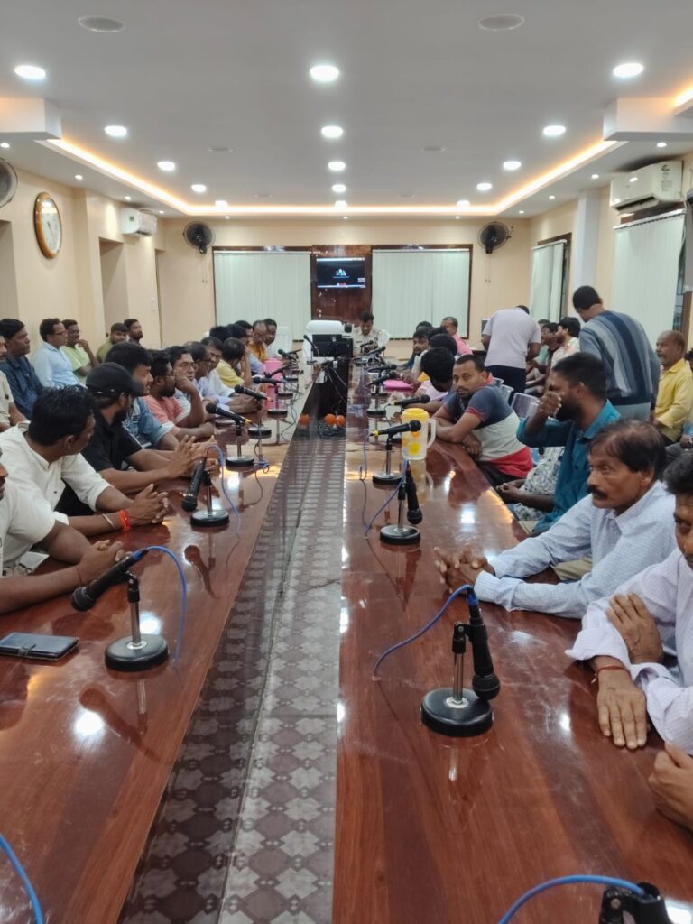 শান্তিপূর্ণ দুর্গোৎসবের লক্ষ্যে পুজো কমিটিগুলির সঙ্গে বৈঠক গড়বেতা-৩ ব্লক প্রশাসনের।