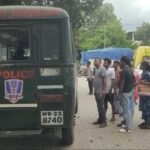 হুমকি দিয়ে টাকা চাওয়ার অভিযোগ, গেটবাজারে সাদা পোশাকের পুলিশের অভিযানে ধৃত তিন।