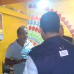 চন্দ্রকোনারোডে খাদ্য দপ্তরের অভিযান, স্বাস্থ্যবিধি মানতে হোটেল-রেস্তোরাঁ কর্মীদের সতর্কতা।