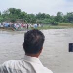 লঞ্চে চেপে ভাঙন পরিদর্শন, পাকাপোক্ত কংক্রিটের বাঁধের দাবি স্থানীয়দের।