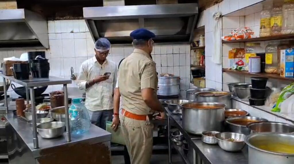 হিলকার্ট রোডের নামী হোটেলে সারপ্রাইজ ভিজিট, খতিয়ে দেখা হল রান্নাঘর ও খাবারের গুণমান।