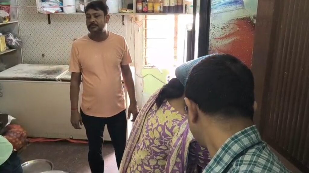 মুখ্যমন্ত্রীর নির্দেশে মালদাজুড়ে রেস্তোরাঁয় অভিযান, অস্বাস্থ্যকর পরিবেশে প্রশাসনের কড়া নজর।