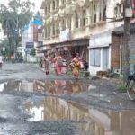 লাগাতার বৃষ্টিতে গয়েশপুরের রাস্তায় বিপজ্জনক পরিস্থিতি, স্কুল-হাসপাতালগামীদের বাড়ছে দুর্ভোগ।