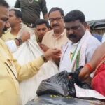 রিং বাঁধ ভেঙে বন্যার জের, ভূতনী পরিদর্শনে দুই মন্ত্রী—আগামী বছর স্থায়ী সমাধানের বার্তা।