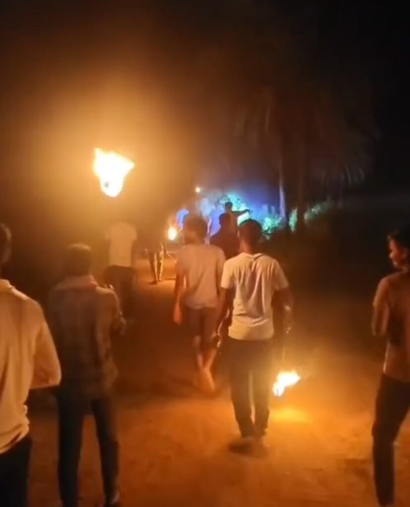 জঙ্গলমহলে ৩০-৩৫ হাতির বড় দল, সন্ধ্যা থেকেই হুলাপার্টির নজরদারি ও গ্রামবাসীদের পাহারা।