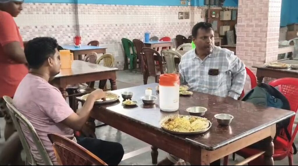 মিষ্টি-বিরিয়ানি থেকে হোটেল-ধাবা, গাজোলে আচমকা খাদ্য সুরক্ষা দপ্তরের অভিযান।