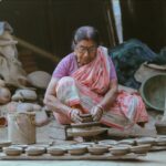 মাটির হাঁড়িতে আঁকা স্বপ্ন।