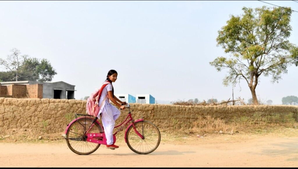 লাল সাইকেলের স্বপ্ন।