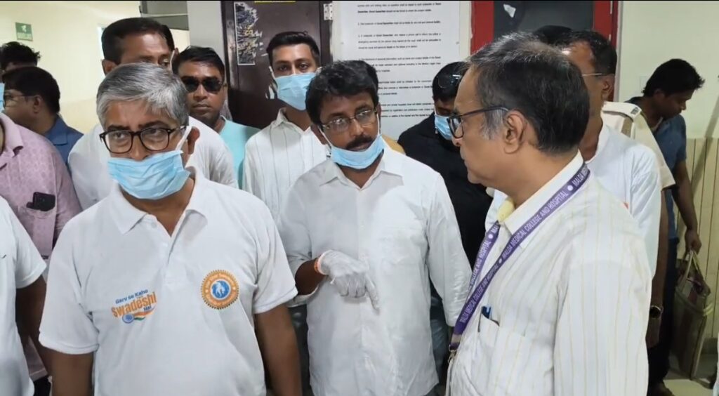 হাসপাতালের বাথরুমে চরম অস্বাস্থ্যকর পরিবেশ, ৪-৫ দিনের স্পেশাল ড্রাইভের দাবি বিজেপির।