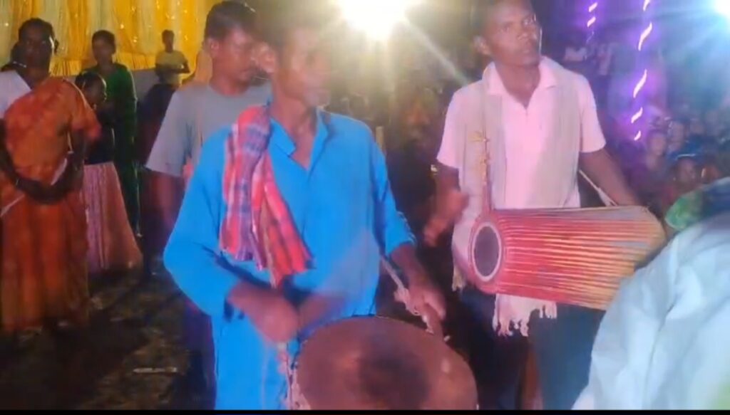 বেদিয়া জনজাতির ঐতিহ্য ও লোকাচারকে ঘিরে হবিবপুরে কারাম পরব, দিনভর নানা কর্মসূচি।