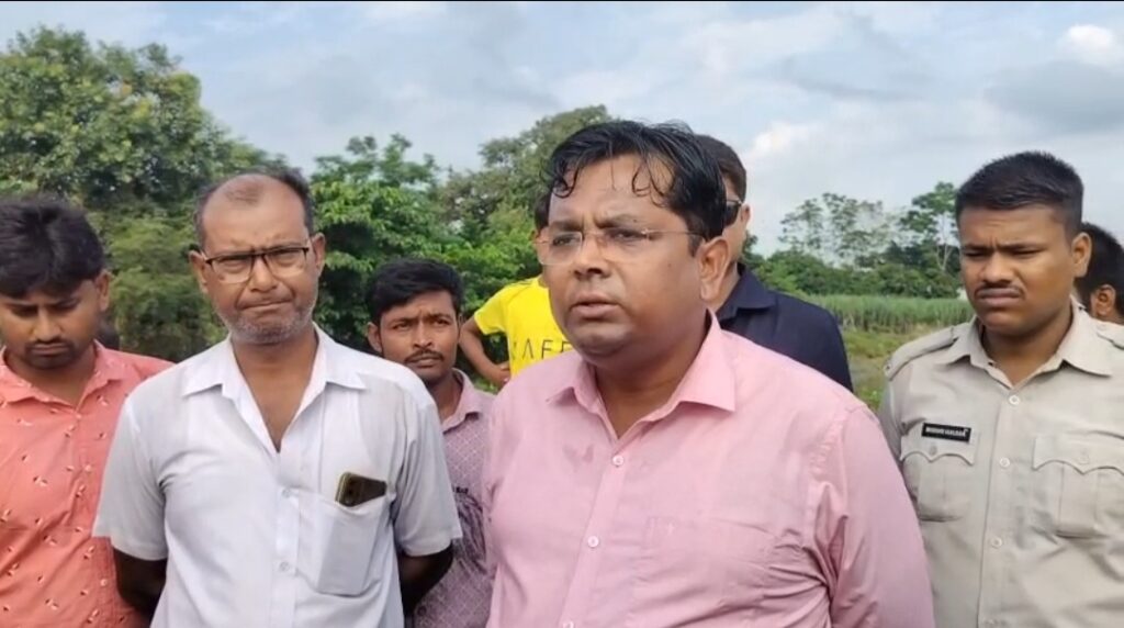 ‘৪৮ ঘণ্টায় ঘাট পরিষ্কার করুন, না হলে বিনা পয়সায় পারাপার’, ফেরিঘাট কর্তৃপক্ষকে বিধায়কের হুঁশিয়ারি।