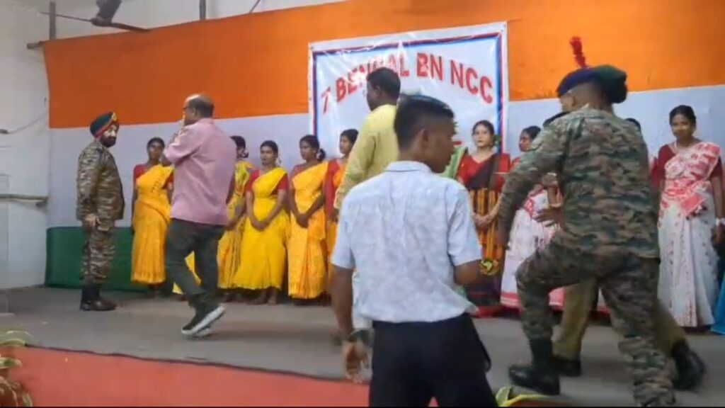 NCC এডিজিকে সংবর্ধনা, সাংস্কৃতিক অনুষ্ঠান ও চা-চক্রে জমজমাট পতিরামের কলেজ।