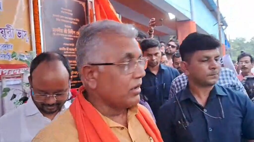 কৃষক বাজারে পরিকাঠামো উন্নয়নে নতুন সংযোজন, উদ্বোধনী অনুষ্ঠানে প্রশাসনের আধিকারিকরা।