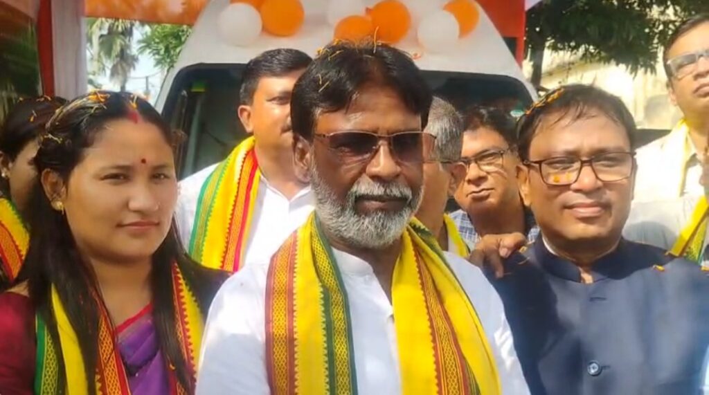 আলু বিজ কোম্পানির উদ্যোগে আদিনা সমবায় হিমঘরে অ্যাম্বুলেন্স, উদ্বোধনে সাংসদ খগেন মুর্মু।