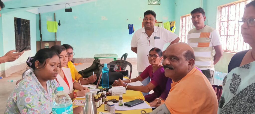 সরকারি প্রকল্পের সুবিধা পেতে এক জায়গায় পরিষেবা, গড়বেতায় সেবা সেতু ক্যাম্পে ভিড়।