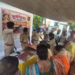 আইনশৃঙ্খলা রক্ষার পাশাপাশি সামাজিক দায়বদ্ধতা, চন্দ্রকোনারোড পুলিশ বিট হাউসের বস্ত্র বিতরণ।