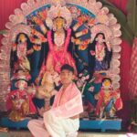 জটেশ্বরে খুদে শিল্পীর হাতে দুর্গারূপ, সত্যজিতের তৈরি প্রতিমা দেখতে ভিড় স্থানীয়দের।