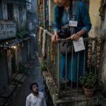উপন্যাস : বারান্দায় দাঁড়িয়ে থাকা মৃত মানুষ (প্রথম পর্ব: যে মানুষটি নিজের শ্রাদ্ধে এসেছিল)।