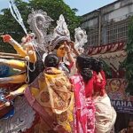 থিমের চাকচিক্য নয়, ঐতিহ্যই পুজোর পরিচয়, বালুরঘাটের প্রাচ্যভারতীতে সিঁদুরখেলায় মাতলেন গৃহবধূরা।