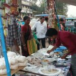 সময়ের অভাবে বাড়ছে রেডিমেড পুজোর সামগ্রীর চাহিদা, লক্ষ্মীপুজোর বাজারে জমজমাট কেনাকাটা।