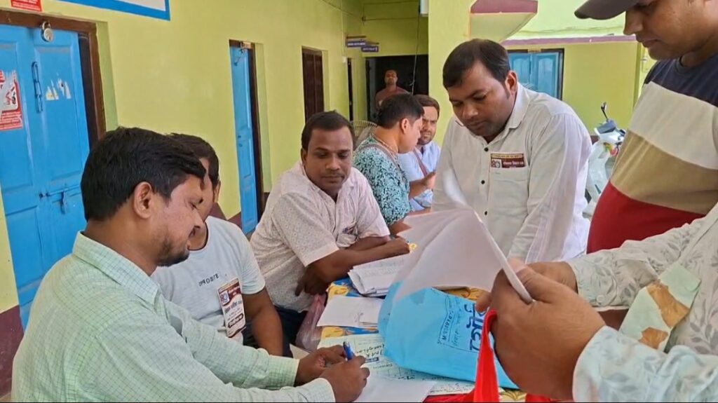 গান্ধীজয়ন্তীতে মালদায় বিজ্ঞান অভীক্ষা, সুষ্ঠু পরীক্ষায় যুক্ত ২৫০ বিজ্ঞানকর্মী ও শিক্ষক।
