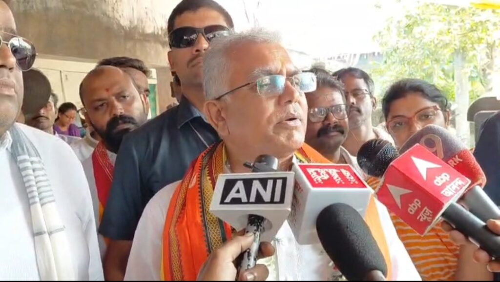 ‘সংবাদমাধ্যমে টিকে থাকতেই পার্টি অফিসে ঝামেলা’, তৃণমূল ও সিপিএমকে নিশানা দিলীপের।