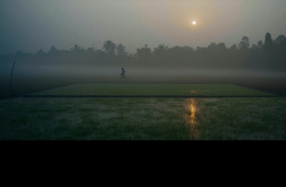মাঠের শেষ দৌড়।।