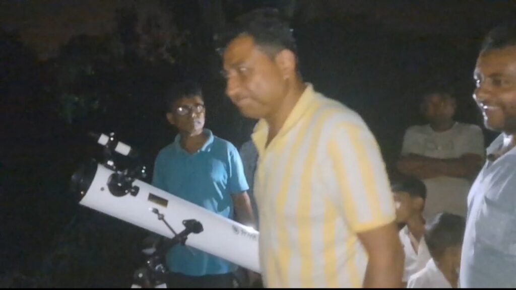 বালুরঘাটে ‘আকাশ যখন হাতের মুঠোতে’, বিজ্ঞানমনস্কতা বাড়াতে শিক্ষামূলক উদ্যোগ।।
