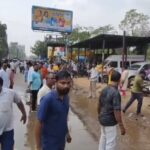 খড়গপুর পৌরসভা চত্বরে বিক্ষোভ ঘিরে উত্তেজনা, ধস্তাধস্তির পর পরিস্থিতি নিয়ন্ত্রণে পুলিশের লাঠিচার্জ।