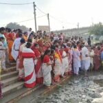 মঙ্গলবাড়ি মহানন্দার ঘাটে ভক্তিময় পরিবেশ, রতন চৌধুরীর উদ্যোগে মহিলাদের বিশেষ তর্পণ।