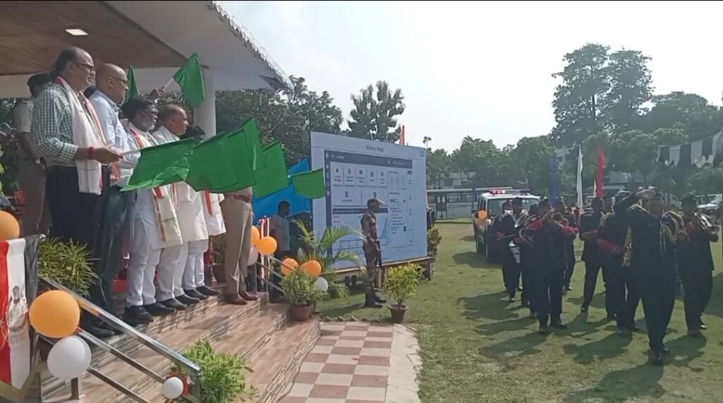 জরুরি পরিস্থিতিতে দ্রুত পুলিশি সহায়তা, মালদায় ১৪টি ১১২ রেসপন্স ভ্যানের উদ্বোধন।