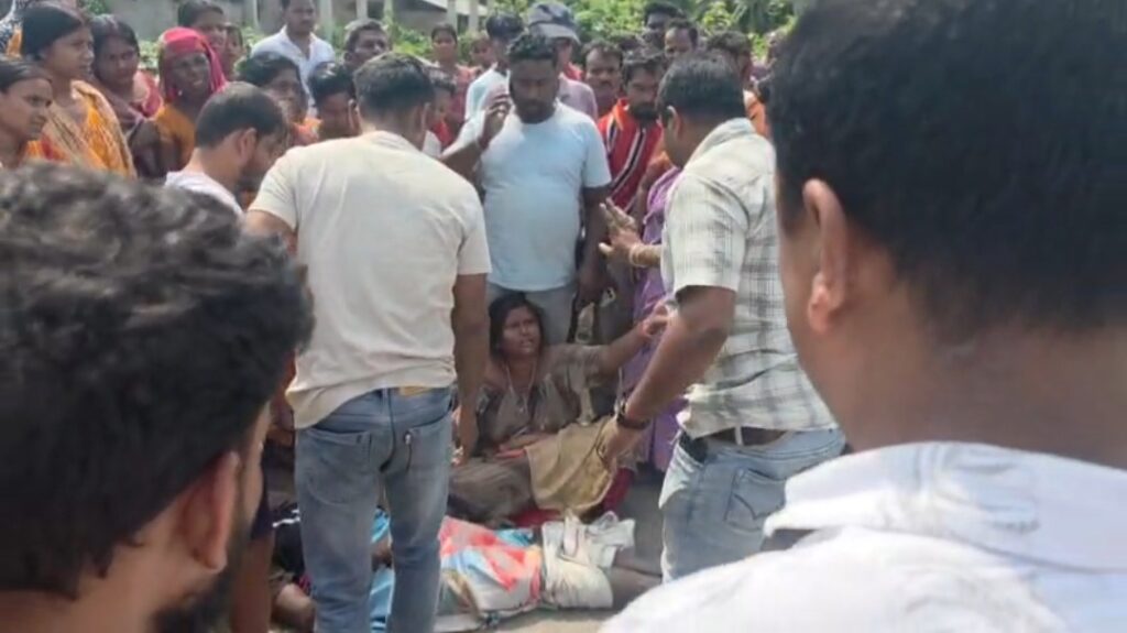 হরিশ্চন্দ্রপুরে জাতীয় সড়কে লরির ধাক্কায় মৃত্যু, চালক ও খালাসির পালানোর অভিযোগ।