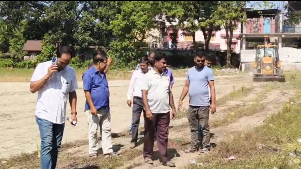 ঐতিহ্যবাহী দশমীর মেলার প্রস্তুতি তুঙ্গে, জটেশ্বরের প্রাচীন গরুহাটি ময়দানে চলছে সংস্কারের কাজ।