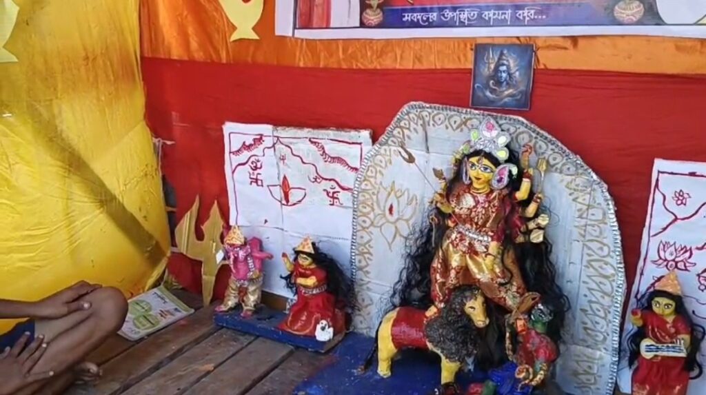 ইচ্ছাশক্তির জয়, মালদায় খুদে দুই বন্ধুর উদ্যোগে দ্বিতীয়বার দুর্গাপুজোর আয়োজন।