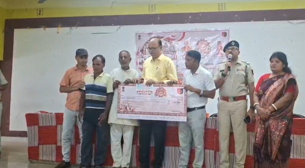 শান্তিপূর্ণ দুর্গোৎসবের লক্ষ্যে বৈষ্ণবনগরে বিশেষ সভা, ৮৬টি পুজো কমিটিকে আর্থিক অনুদান।
