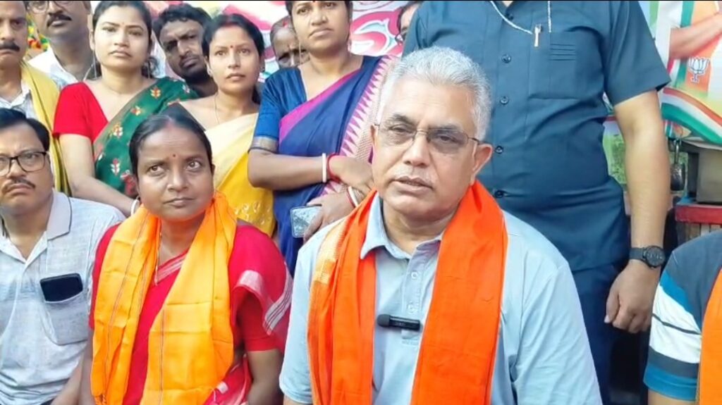 আদালতের নির্দেশ ঘিরে রাজনৈতিক তরজা, মেদিনীপুরে মহুয়া মৈত্রকে কটাক্ষ বিজেপি নেতা দিলীপ ঘোষের।