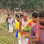 দেশভাগেও মুছে যায়নি পরম্পরা, কাঁটাতার পেরিয়ে ঘট ভরে শুরু তিলাসন জমিদার বাড়ির দুর্গোৎসব।