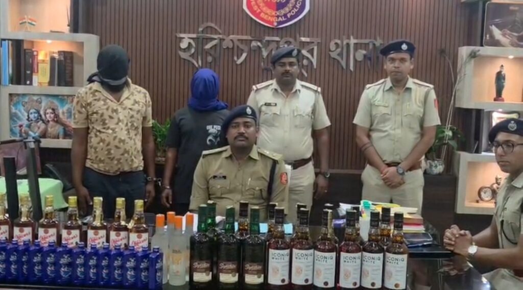 আন্তঃরাজ্য মদ পাচার রুখল হরিশ্চন্দ্রপুর থানার পুলিশ, উদ্ধার দেড় লক্ষ টাকার মদ।